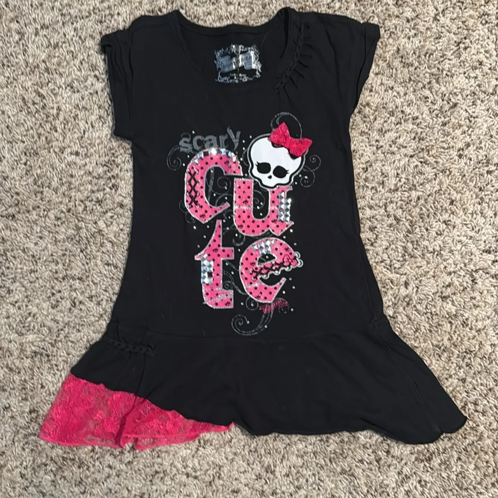 Size 7 Monster High bundle of 3 adorable tops - Picture 3 of 4